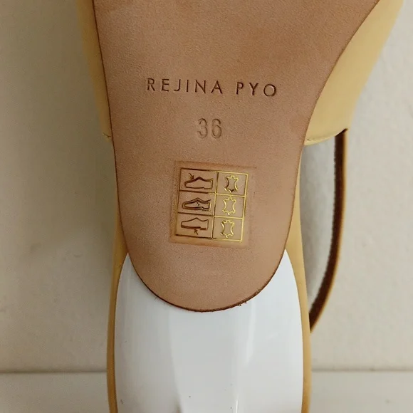 Rejina Pyo Lois Sling bag Size 6 Color Peach - Picture 6 of 7